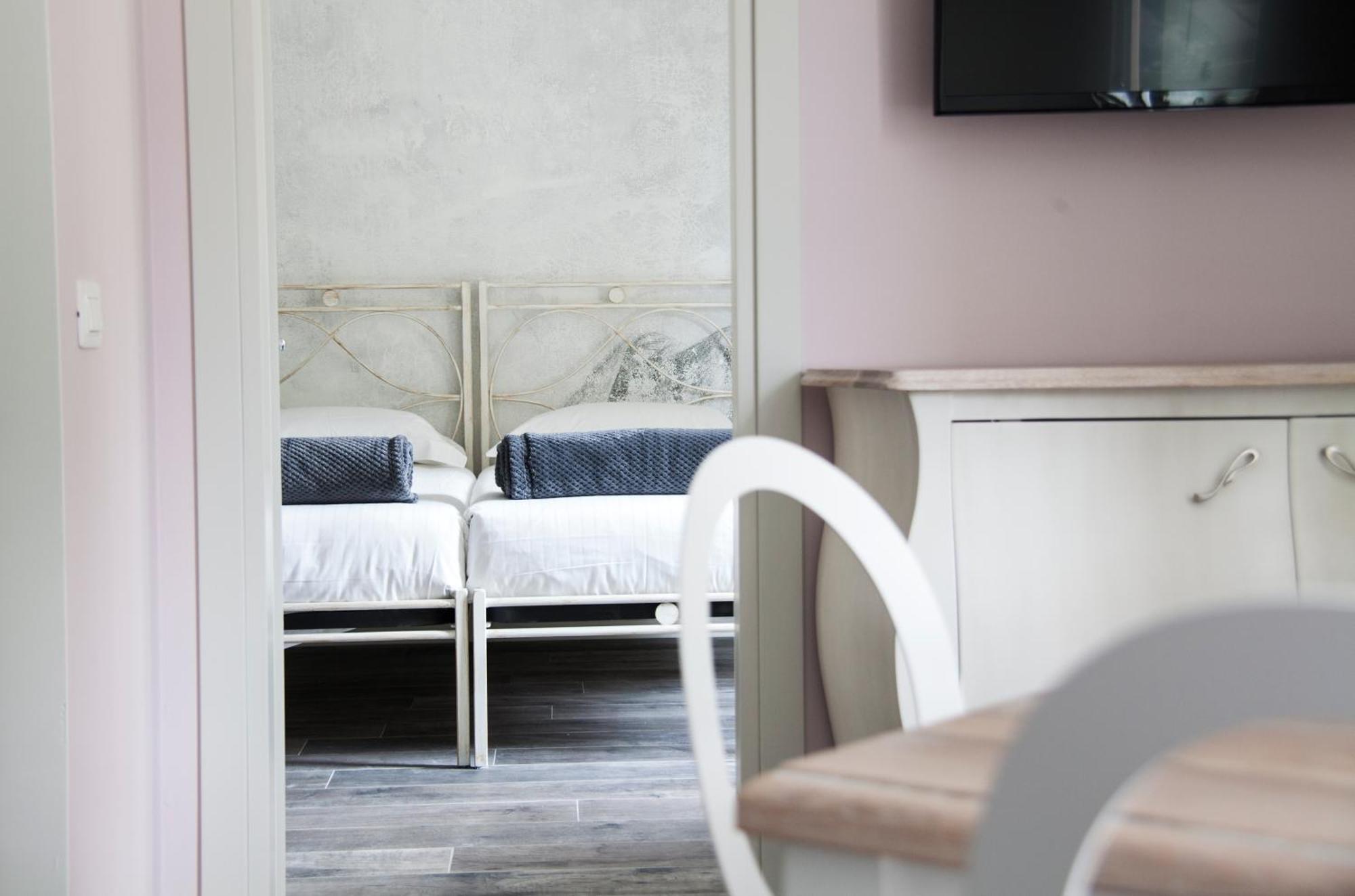 Villa Italia Luxury Suites And Apartments Arco Room photo